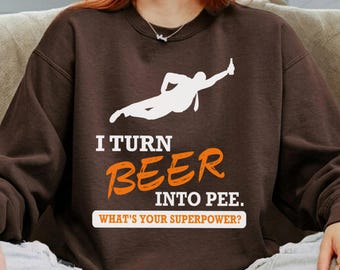 Convierto cerveza en orina PNG, Humor divertido Descarga digital, Gráfico de traje de hombre volador