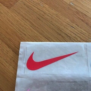 NIKE PATCH FLOCAGE logo publicitaire petit modèle 6.3 cm par 2.3 cm Rouge