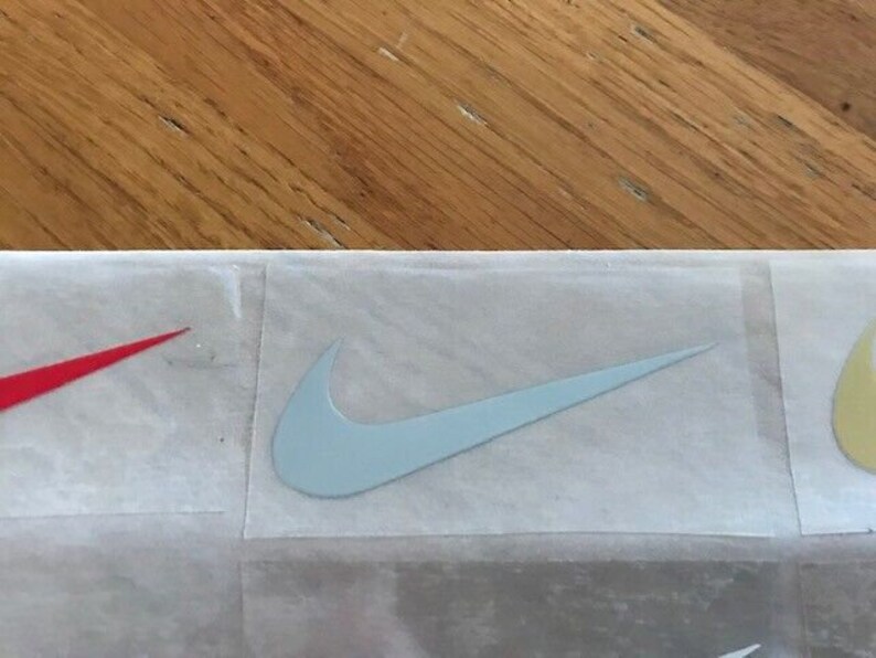 NIKE PATCH FLOCAGE logo publicitaire petit modèle 6.3 cm par 2.3 cm Argent