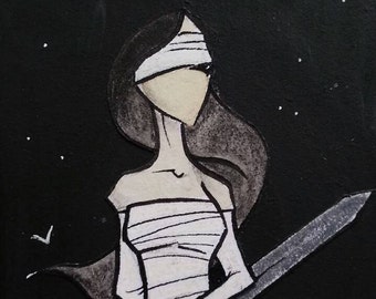Może przedstawiać: Czarno-biała ilustracja kobiety z zasłoniętymi oczami trzymającej dwa miecze. Kobieta ma na sobie białą sukienkę w czarne paski. Tło jest czarne z białymi gwiazdami. Tekst "II" znajduje się w prawym górnym rogu obrazu. Tekst "Choice." znajduje się na dole obrazu.