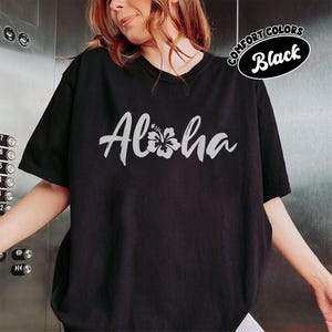 Waikiki Hawaii Surfing Shirt Aloha Comfort Colors Tee, Vintage Beach Paradise Retro Summer Gift T-Shirt For Men Women Vacation