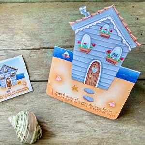 Beach Cottage Grußkarte | Standalone-Karte in Hausform | Strandhaus-Ozean-Segeln-Sommer-Küstenpost-Geschenk-Valerie Walsh Karten