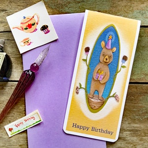 Carte de voeux mince vierge d'anniversaire ours | Ours-petits gâteaux-biscuits-cadeau-carte d'anniversaire | Cartes Valerie Walsh