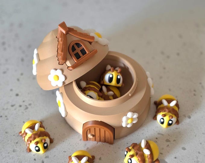 3D Printed Articulated Bumblebee & Beehive Set – Flexi Fidget Desk Pet, Cottagecore Sensory Playset Decor