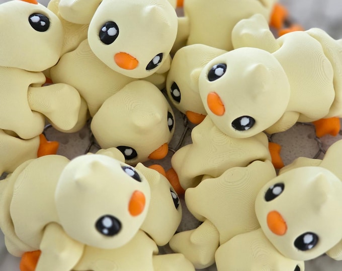 Articulated Chick Pocket Pet with Basket – 3D Printed Baby Chicken Fidget Toy