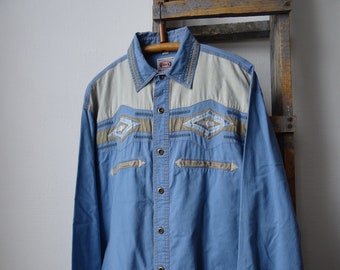 Camicia western blu con ricamo azteco