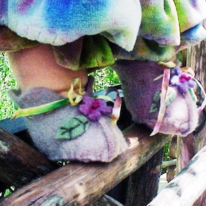 Waldorf Puppe Filz Blumenschuhe