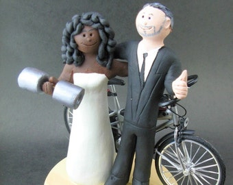 El novio caucásico se casa con el pastel de bodas de la novia afroamericana Topper, el regalo del aniversario de bodas de la novia afroamericana, el regalo del aniversario de bodas