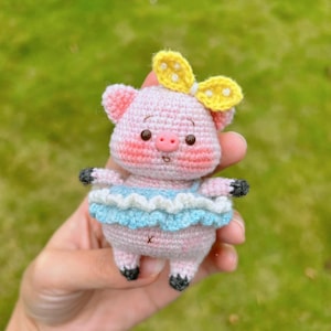 Crochet Ballet Pig PDF Pattern, Cute Pig Amigurmi Pattern, Crochet Pig Keychain, Handmade Pig Keychain Pattern, Crochet School Bag Keychain