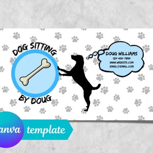 Puede incluir: Una tarjeta de visita blanca con un patrón de huellas de patas grises. El texto "Dog Sitting by Doug" está en un círculo azul con un hueso blanco dentro. Una silueta negra de un perro salta hacia el círculo. Una burbuja de pensamiento sobre el perro dice "Doug Williams 123-456-7890 www.website.com EMAIL@EMAIL.COM"