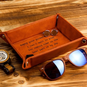 Vacía tus bolsillos, papá: bandeja de cuero grabada personalizada, regalo del día del padre para papá, bandeja de cuero personalizada, bandeja de valet personalizada para hombres