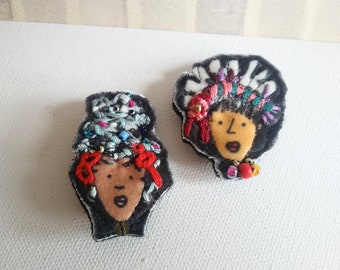 brooches, Bouche cousue, characters, girls, jewel for woman, embroidered brooches, flowers, gift for friends, set of two, made in Canada