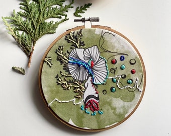 Hoop art, poetic, Bouche cousue, gift, home decor, costume, circus, embroidery, decoration, art, decoration, fantasy, green, circus dress,