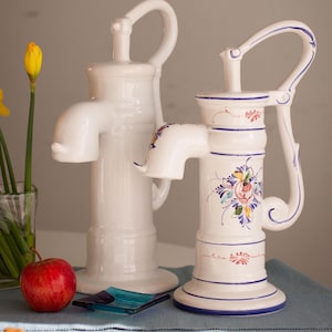 Pompa d&#39;acqua manuale in ceramica antica fatta a mano, pompa d&#39;acqua in ceramica floreale vintage, regalo per amanti dell&#39;aria aperta, porcellana vintage, decorazione da giardino per balcone