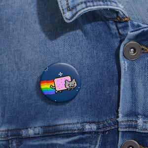 Spilla con bottone da ragazzo infetto, cappello da gatto arcobaleno, cosplay regretevator roblox, spille personalizzate