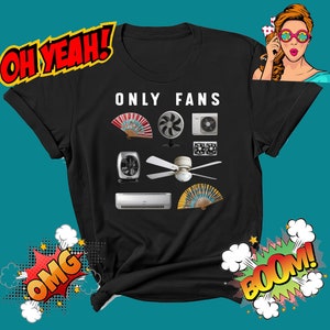 Puede incluir: Camiseta negra con el texto "ONLY FANS" en letras blancas. La camiseta presenta un diseño gráfico de varios ventiladores, incluyendo un ventilador de techo, un abanico de mano y un ventilador de ventana. El texto "OH YEAH!" y "OMG!" están en bocadillos de diálogo en el lado izquierdo de la camiseta, y el texto "BOOM!" está en un bocadillo de diálogo en el lado derecho de la camiseta.