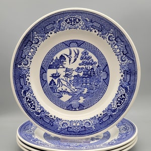 Set of 4 Vintage Blue Willow Dinner Plates by Royal China - Chinese Blue & White Porcelain Great Condition, Classic Blue Willow pattern