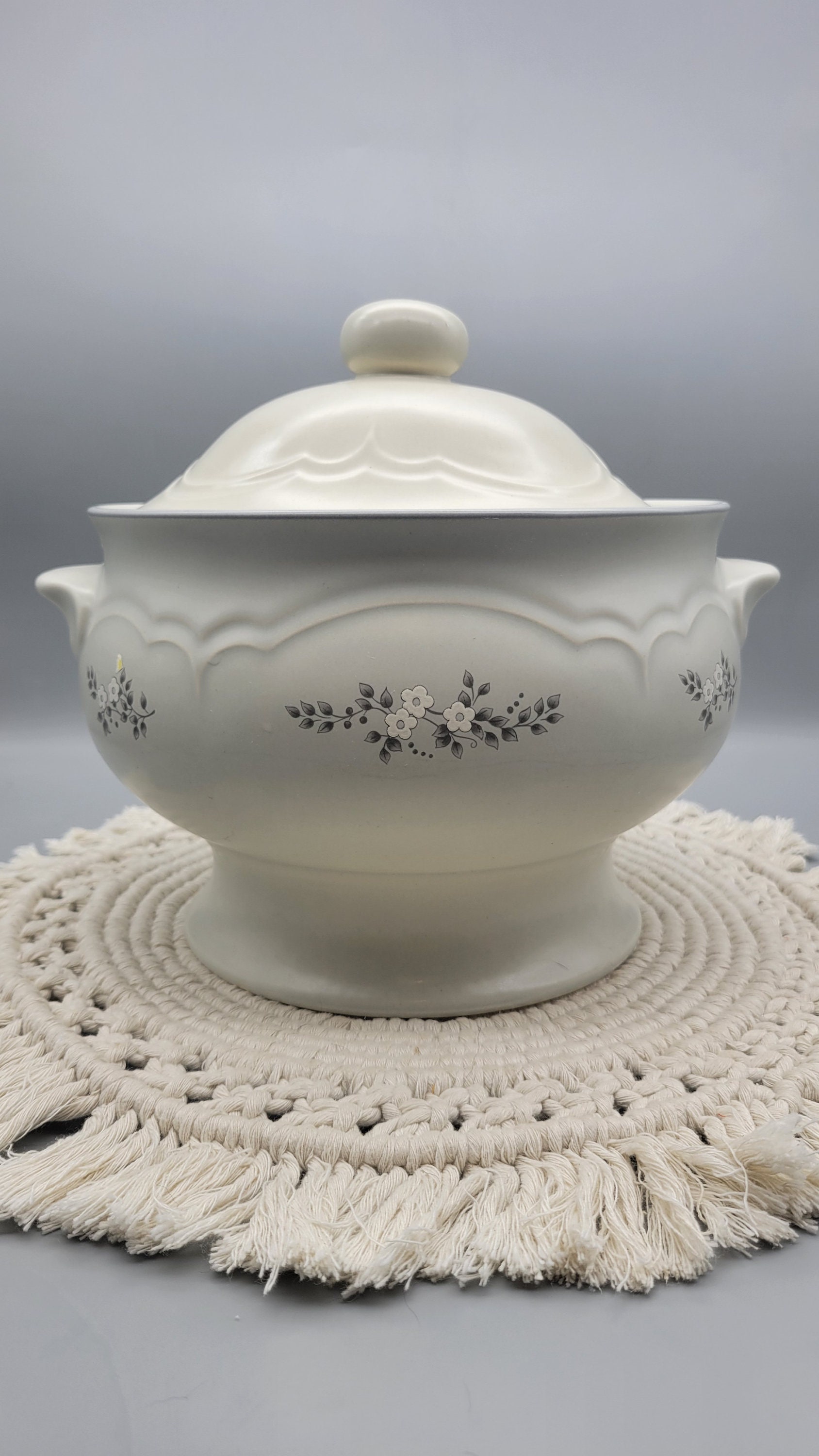Vintage Pfaltzgraff Heirloom Pattern Soup Tureen and Lid Gray White