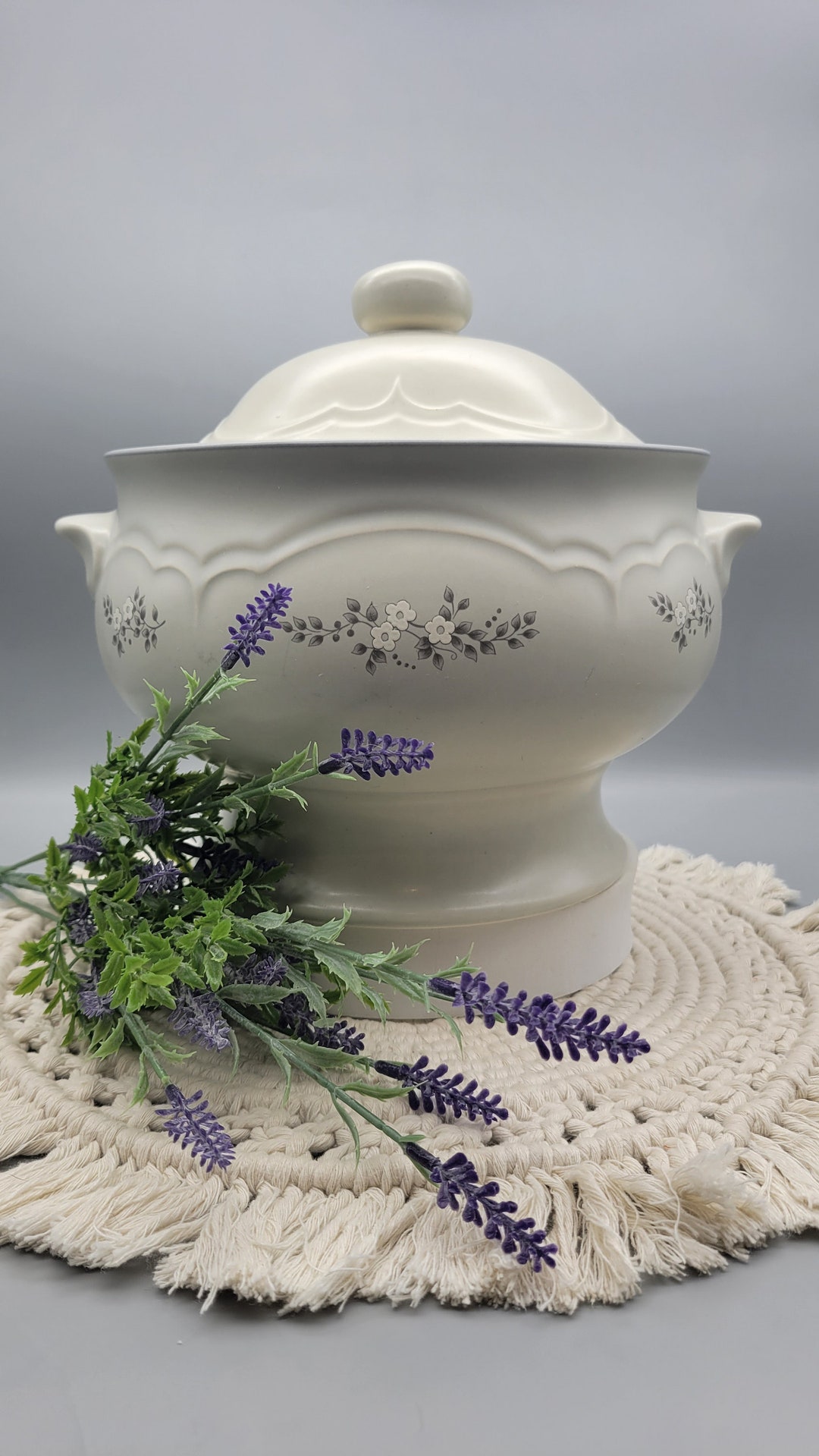 Vintage Pfaltzgraff Heirloom Pattern Soup Tureen and Lid Gray White