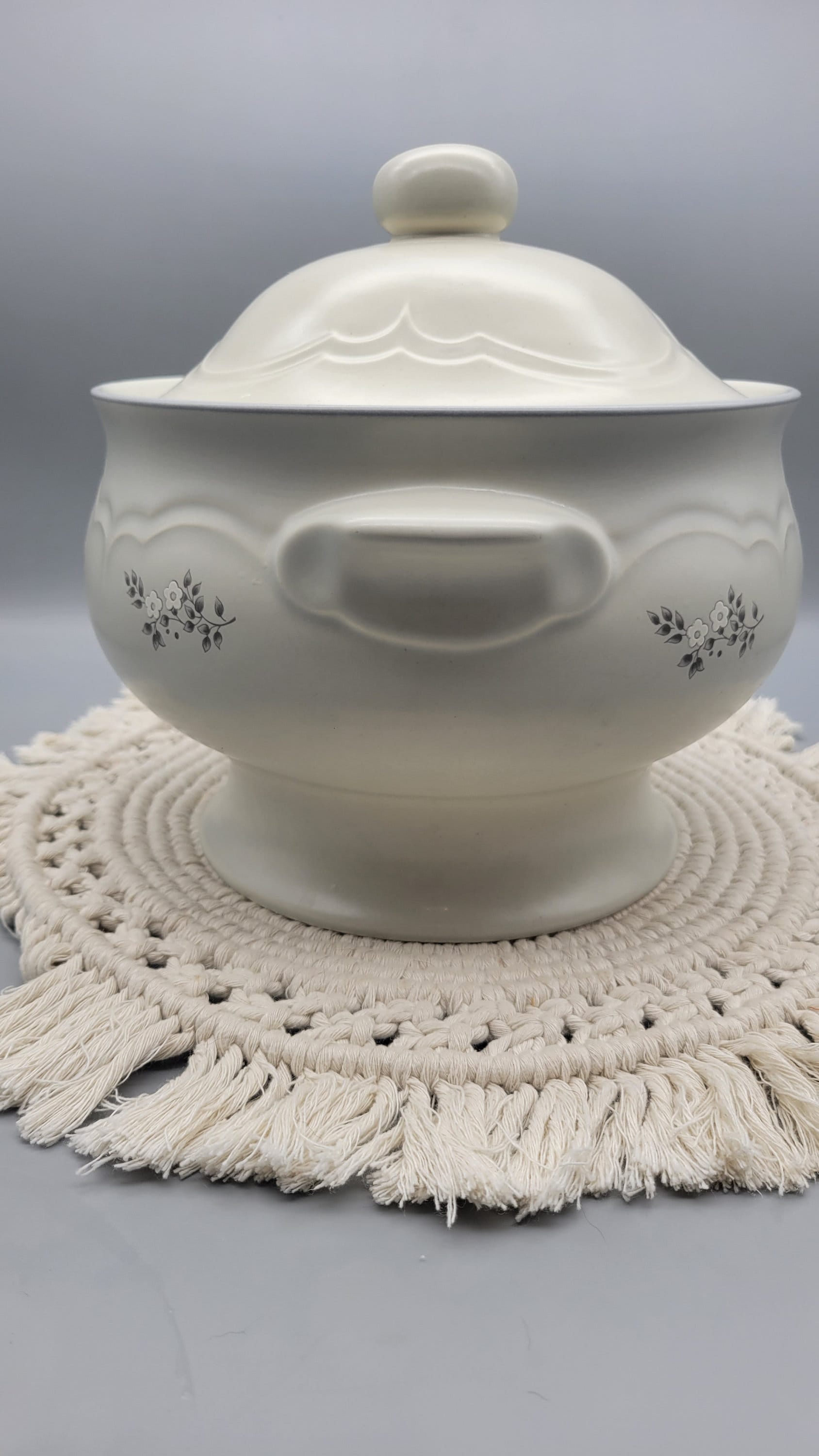 Vintage Pfaltzgraff Heirloom Pattern Soup Tureen and Lid Gray White