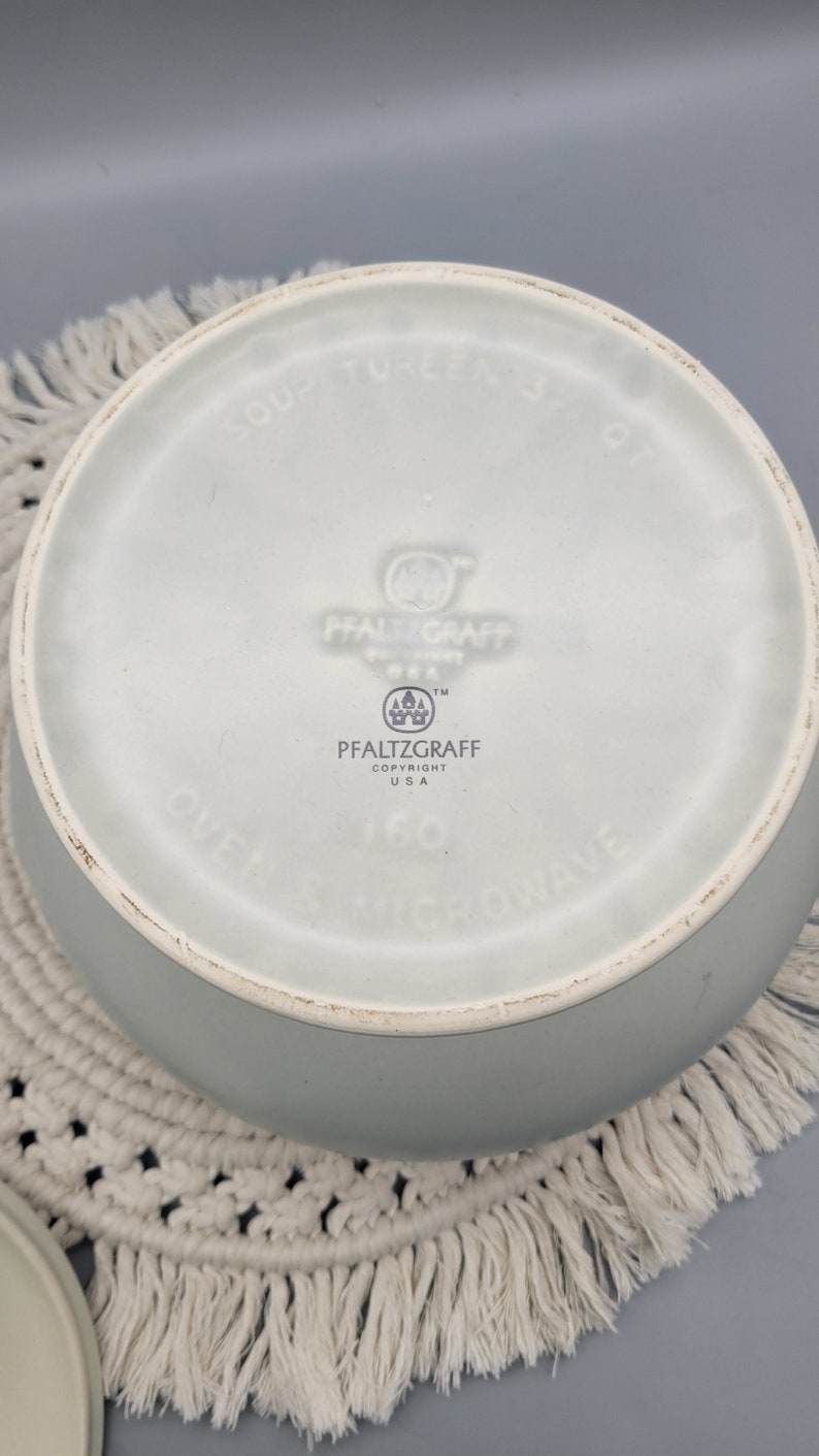 Vintage Pfaltzgraff Heirloom Pattern Soup Tureen and Lid Gray White