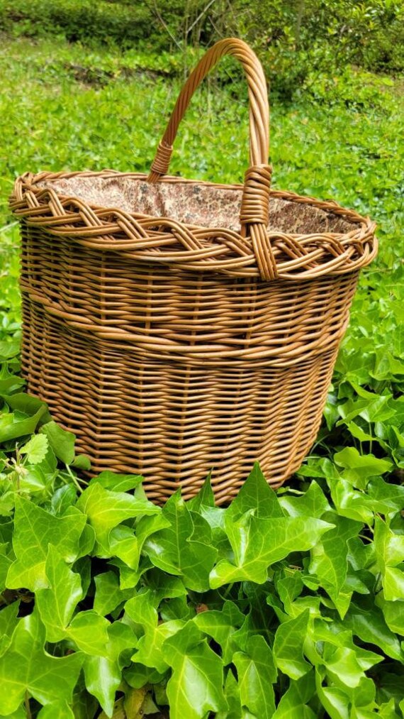 vintage large wicker basket Gem