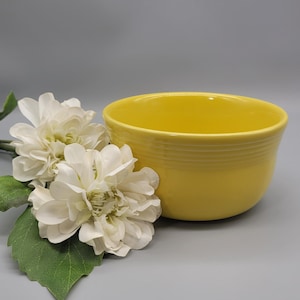 Fiesta Ware Sunflower Yellow Gusto Bowl - 2001 Intro by Homer Laughlin, Discontinued - 28 oz, Excellent Condition
