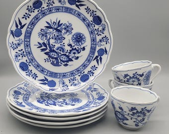 Hutschenreuther Blue Onion Vintage Replacement pieces, plates and cups