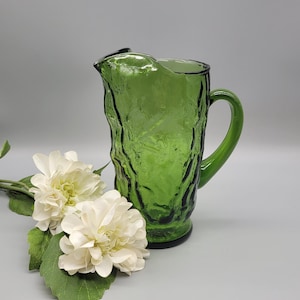Vintage Driftwood Apple green - 32 oz Water Pitcher - 1950s - Green Glass ribbed lemonade pitcher - Mid Century Modern Kitchen Drink Pitcher