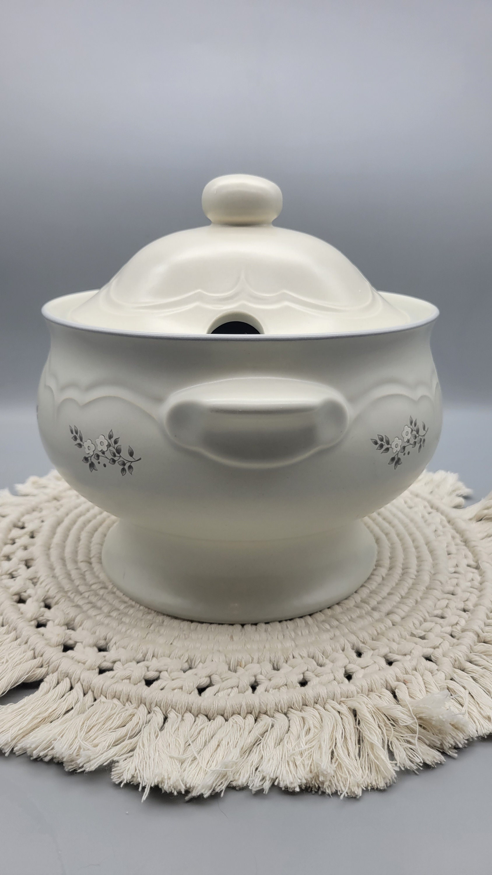 Vintage Pfaltzgraff Heirloom Pattern Soup Tureen and Lid Gray White
