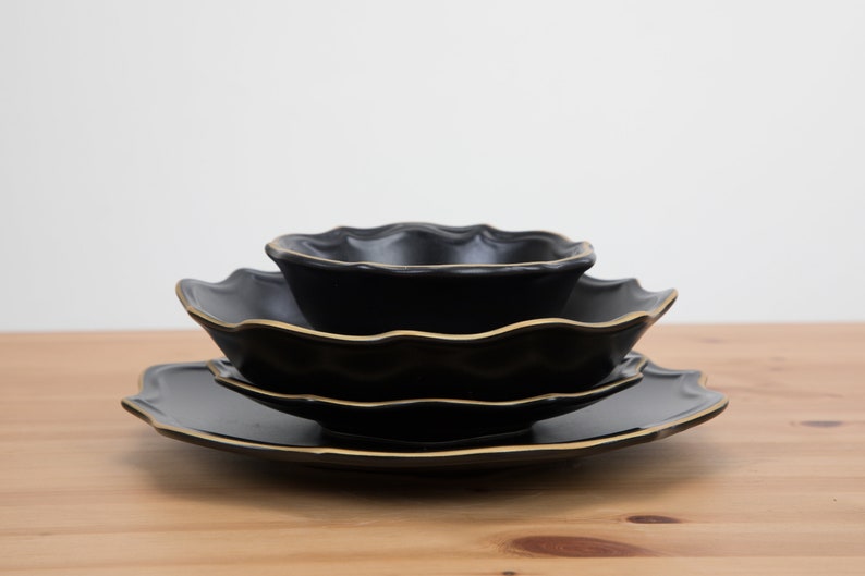 Service de vaisselle en céramique noire avec bords décorés d'or Service de vaisselle pour 1-6-12 personnes, Cadeaux pour toute une vie, Salle à manger et service image 3