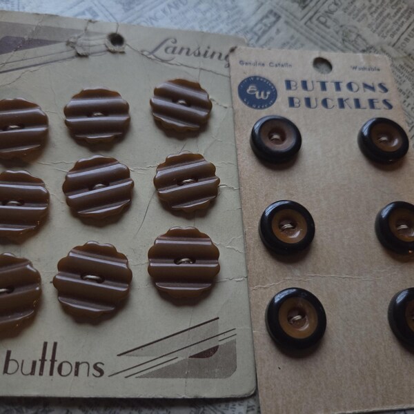 Fifteen (15) Vintage, Carded,  BAKELITE or Casein Buttons. Measure approx 3/4" and 7/8". Nice.