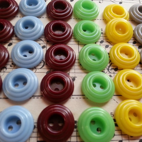 36 Vintage Plastic Buttons. Cute, Inkwell Style. Size 5/8".