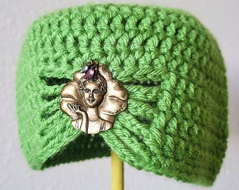 Flapper Style Cloche Hat - vibrant green yarn with gold brooch - Winter Hats for Girls