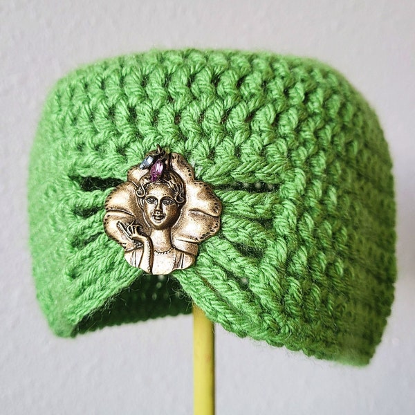 Flapper Style Cloche Hat - vibrant green yarn with gold brooch - Winter Hats for Girls