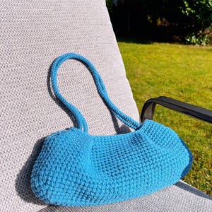 Handgemachte gehäkelte Schultertasche | Sommerliche Boho-Bag | Trendige Umhängetasche aus Baumwolle
