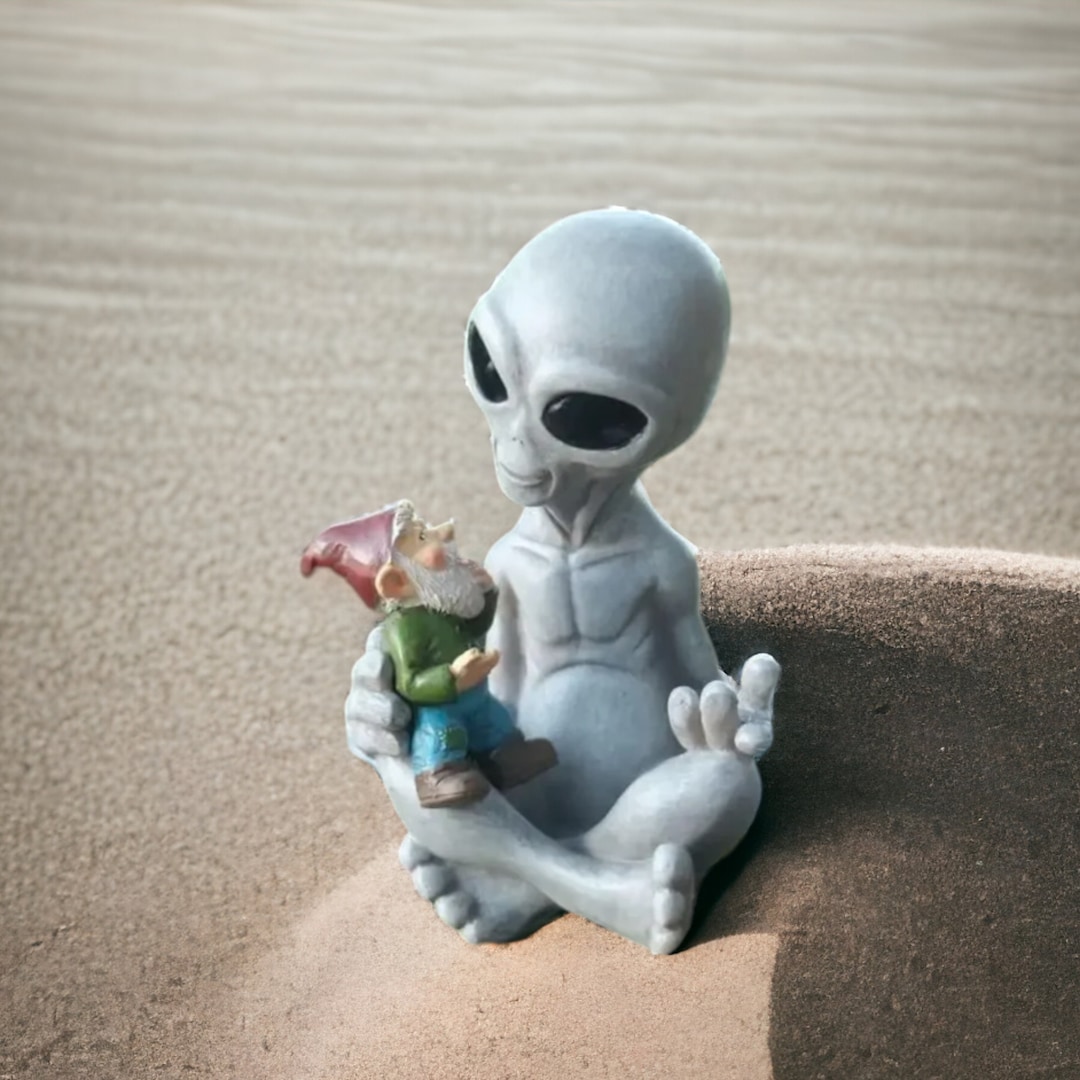 Alien and Dwarf Garden Statue Unique Outdoor Yard Decor Resin Art for ...