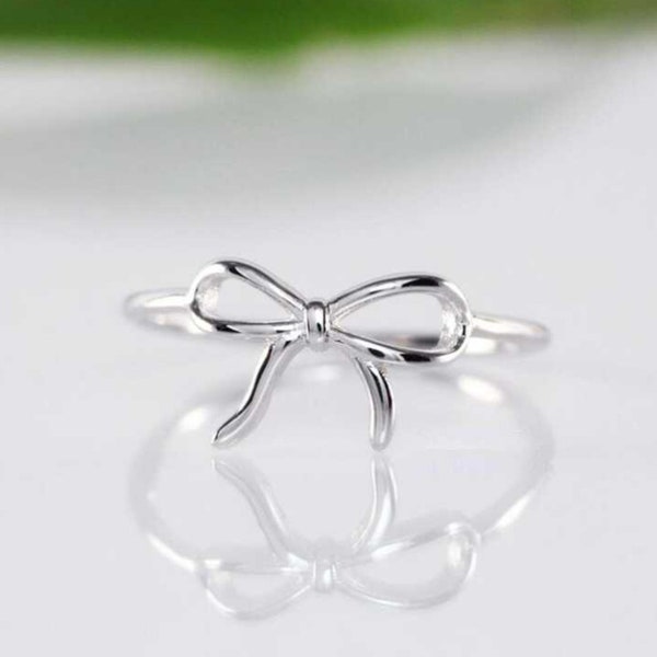 Silver bow ring- size 7