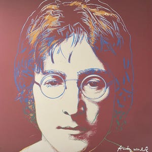 Puede incluir: Retrato pop art de un hombre con gafas redondas, con una paleta de colores rojo, azul, amarillo y blanco. La obra de arte tiene un contorno audaz y un estilo gráfico plano. La firma del artista está en la esquina inferior derecha.