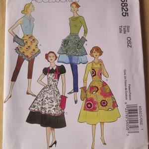 McCalls M5825 Misses Full Apron Half Apron Apron and Oven Mitt Sewing Pattern One Size