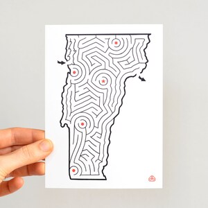 VERMONT Maze 5x7" Postal / Mano Diseñada por David Birkey / Newport, Burlington, Rutland, Bennington, Montpelier