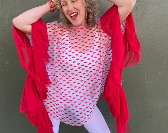 Rote Lippen Rüschen Poncho | Festival Fashion, Rave, Burning Man, Unisex, Valentinstag