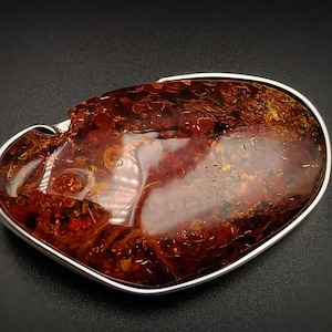 Brooch. Baltic amber and sterling silver 925. By Balteria.