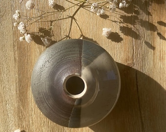 Jarrón con forma de capullo hecho a mano - Cerámica gris