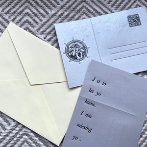 Cartolina tipografica - "Solo per farti sapere che mi manchi."
