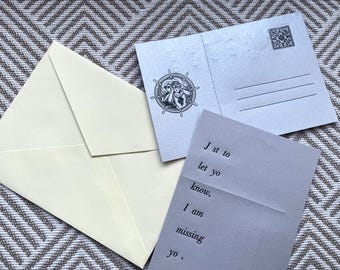 Postal impresa: “Sólo para hacerte saber que te extraño”.