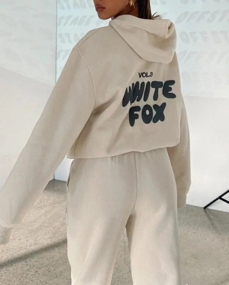 Survêtement à capuche The White Fox Vêtements de jour décontractés Sweat à capuche de loisirs Pantalon de survêtement Offstage Lounge Wear Sweat à capuche surdimensionné White Fox Merch image 1