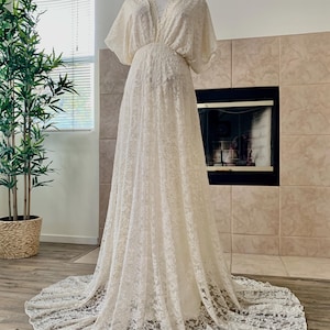Ivory Floral lace Maternity Dress For Photoshoot, Boho Maternity Gown For Baby Shower, Floral Gown Maternity Gift, Flutter Photoshoot Dress