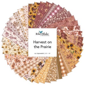 Peut inclure: Un assortiment de 42 carrés de tissu mesurant 12,7 cm par 12,7 cm, de la collection Harvest on the Prairie de Riley Blake Designs. L'ensemble présente divers motifs de tournesols, carreaux, fleurs et feuilles dans des tons marron, or et crème.