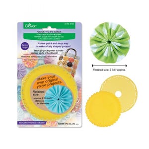 Op de afbeelding: Clover "Quick" Yo-Yo Maker, een groen en geel pakket met een afbeelding van een groen en wit yo-yo, een gele yo-yo maker en de tekst "Make your own original yo-yo projects."